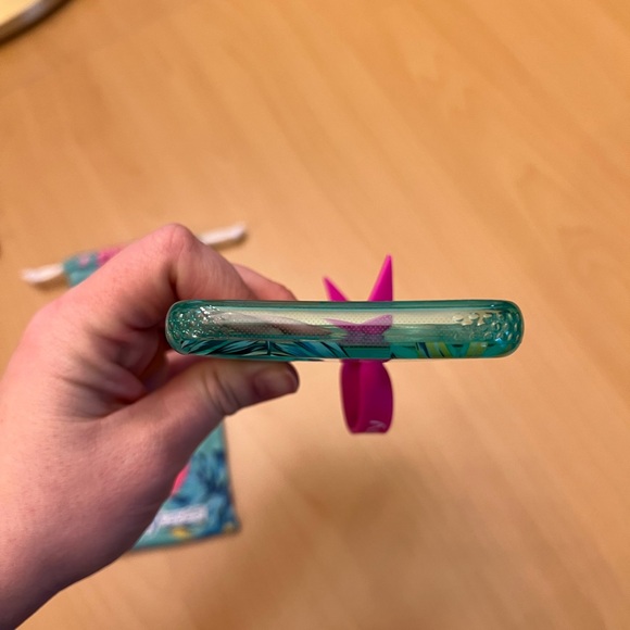 Loopy Cases i11/i10 Clear Sea Glass Floral 6.1 Lefty Phone Case with Storage Bag - Picture 7 of 7